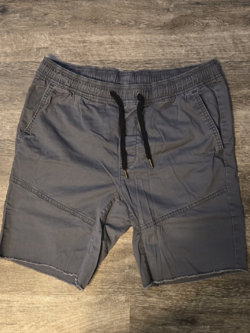 No Boundaries Men's Drawstring Athletic Shorts in Gray